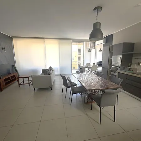Grand 3-bedroom Spacious Premium Lejlighed